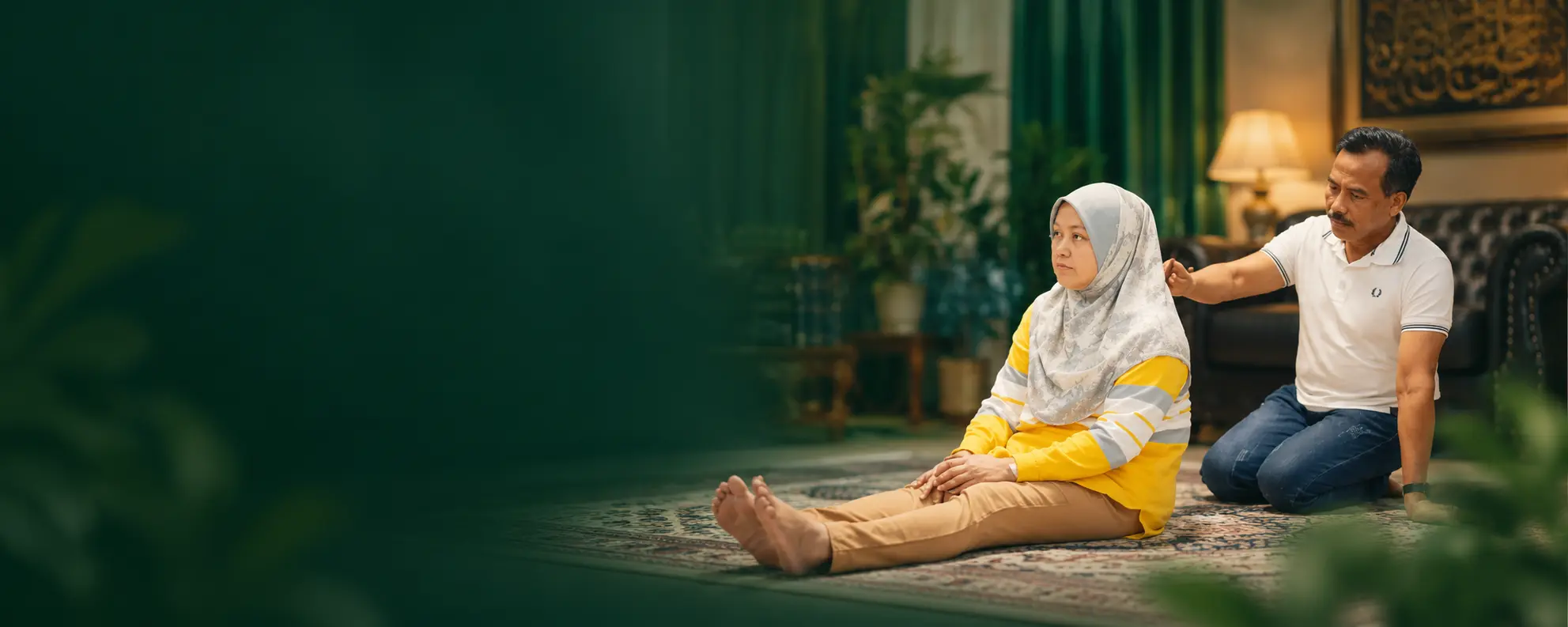 Ustaz Roslan menjalankan sesi rawatan bersama seorang pesakit